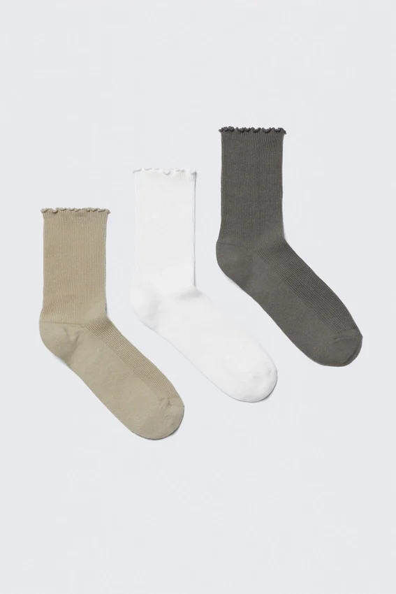 3-Pack Frill Edge Socks – Beige/White/Grey 3-Pack Frill Edge Socks – Beige/White/Grey