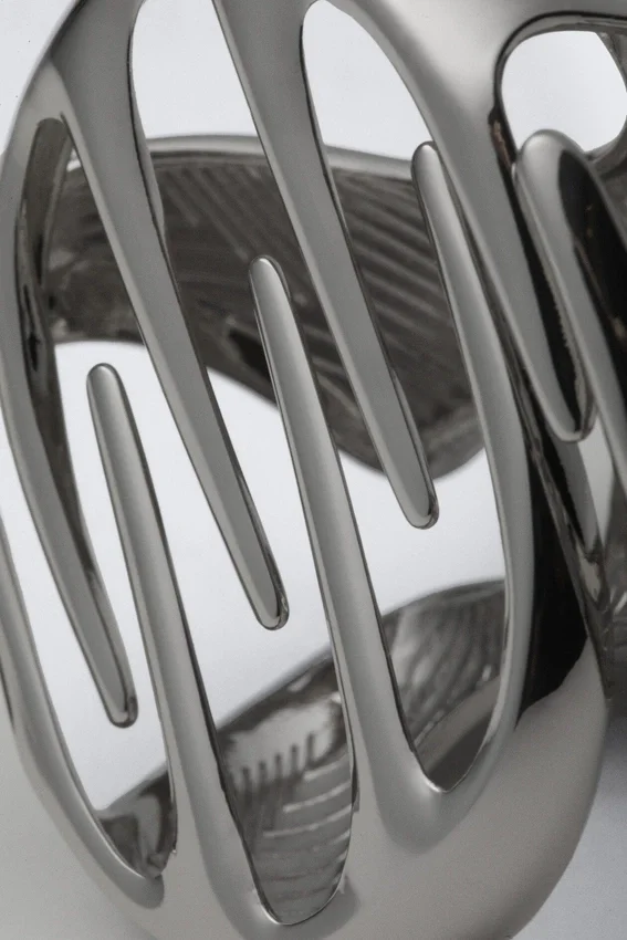 Abstract Hair Claw – Silver-Coloured Abstract Hair Claw – Silver-Coloured
