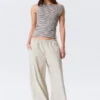 Annie Striped Sleeveless Boat-Neck Top – Grey & White Stripes Annie Striped Sleeveless Boat-Neck Top – Grey & White Stripes