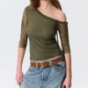 Asymmetric Off-Shoulder Three-Quarter Sleeve Top – Khaki Green Asymmetric Off-Shoulder Three-Quarter Sleeve Top – Khaki Green