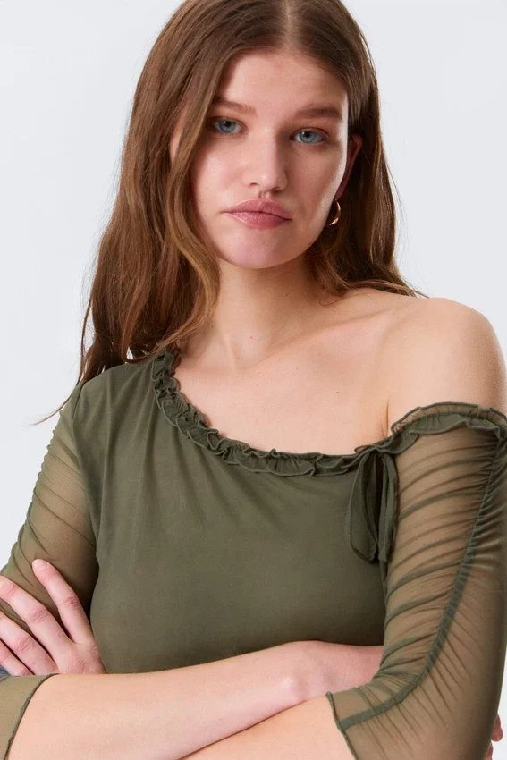 Asymmetric Off-Shoulder Three-Quarter Sleeve Top – Khaki Green Asymmetric Off-Shoulder Three-Quarter Sleeve Top – Khaki Green