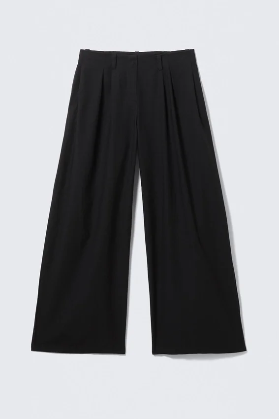 Aya Pleated Trousers – Black Aya Pleated Trousers – Black