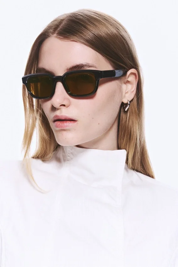 Bold Rectangular Frame Unisex Sunglasses – Black – Brown Lenses Bold Rectangular Frame Unisex Sunglasses – Black – Brown Lenses