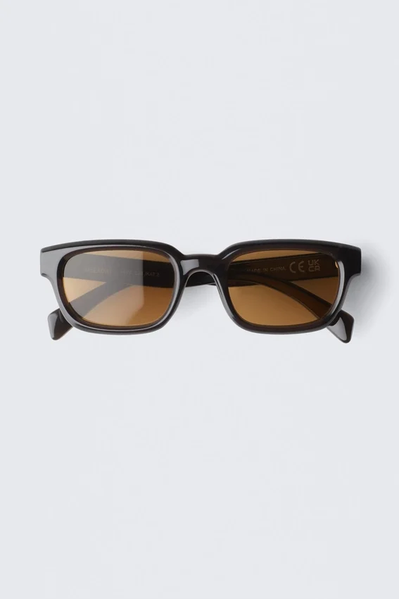 Bold Rectangular Frame Unisex Sunglasses – Black – Brown Lenses Bold Rectangular Frame Unisex Sunglasses – Black – Brown Lenses