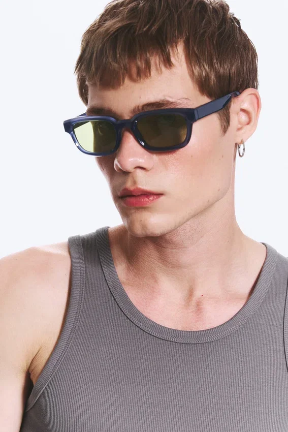 Bold Rectangular Frame Unisex Sunglasses – Dusty Light Grey Bold Rectangular Frame Unisex Sunglasses – Dusty Light Grey