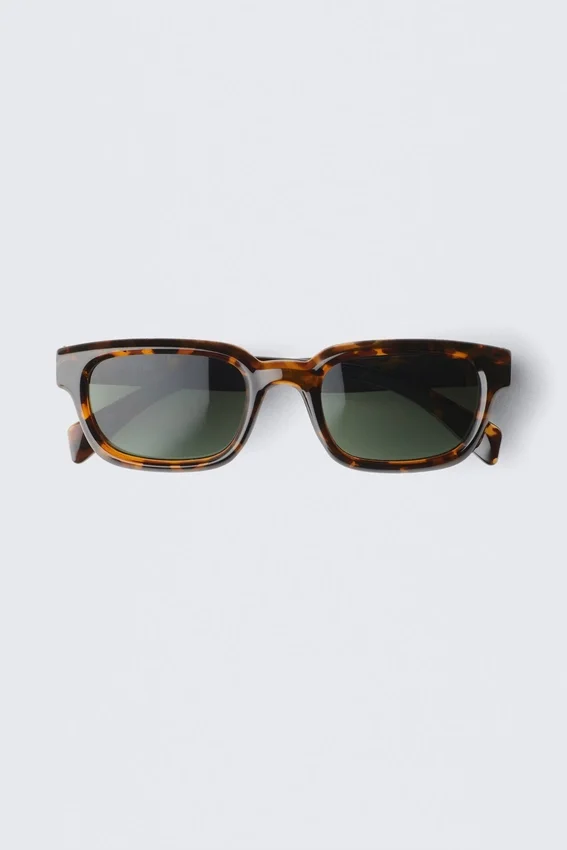 Bold Rectangular Frame Unisex Sunglasses – Tortoiseshell – Dark Lenses Bold Rectangular Frame Unisex Sunglasses – Tortoiseshell – Dark Lenses