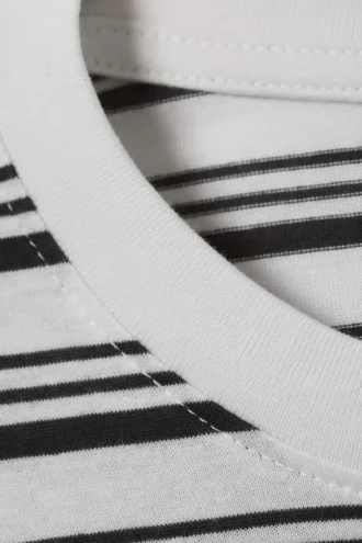 Boxy Fit Long-Sleeved Striped T-Shirt – Black & White Stripes
