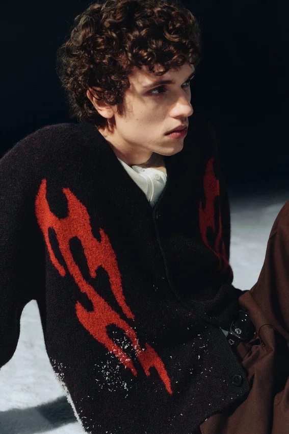 Boxy Knitted Graphic Cardigan – Black – Red Flames Boxy Knitted Graphic Cardigan – Black – Red Flames