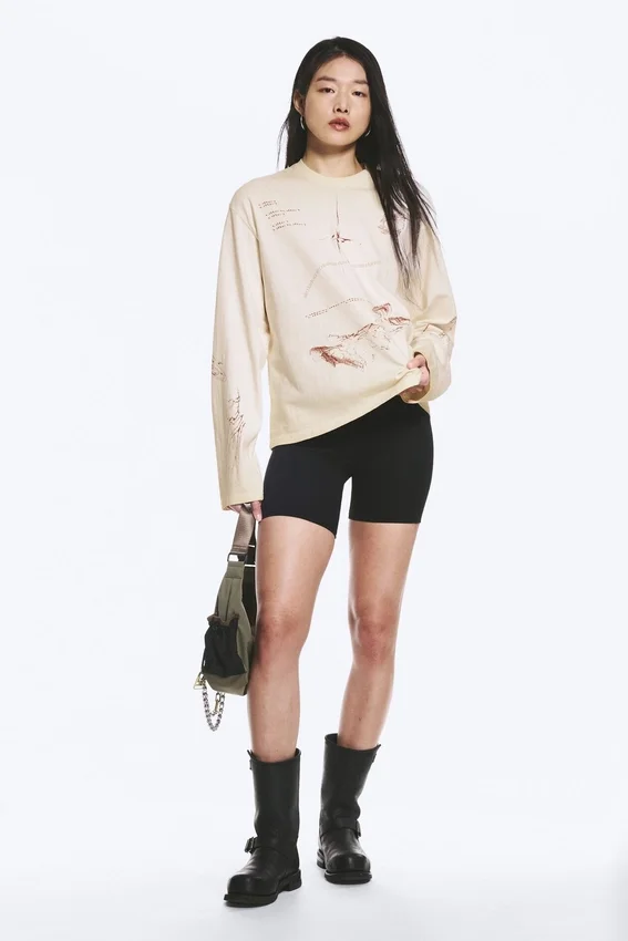 Boxy Printed Long-Sleeved Top – Light Beige – Street Print Boxy Printed Long-Sleeved Top – Light Beige – Street Print