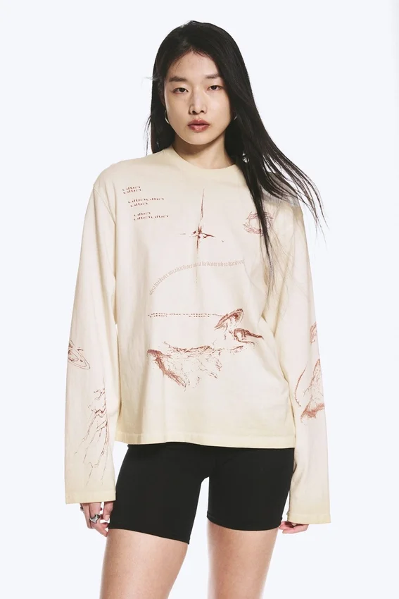 Boxy Printed Long-Sleeved Top – Light Beige – Street Print Boxy Printed Long-Sleeved Top – Light Beige – Street Print