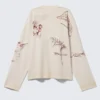 Boxy Printed Long-Sleeved Top – Light Beige – Street Print Boxy Printed Long-Sleeved Top – Light Beige – Street Print