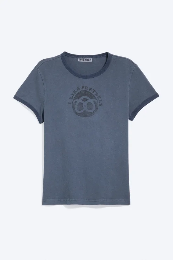 Boxy Printed Short-Sleeved T-Shirt – Dark Blue – Pretzels Boxy Printed Short-Sleeved T-Shirt – Dark Blue – Pretzels