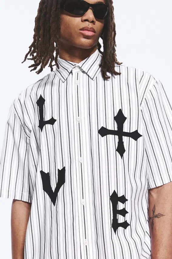Boxy Short-Sleeved Graphic Shirt – White & Black Stripes Boxy Short-Sleeved Graphic Shirt – White & Black Stripes