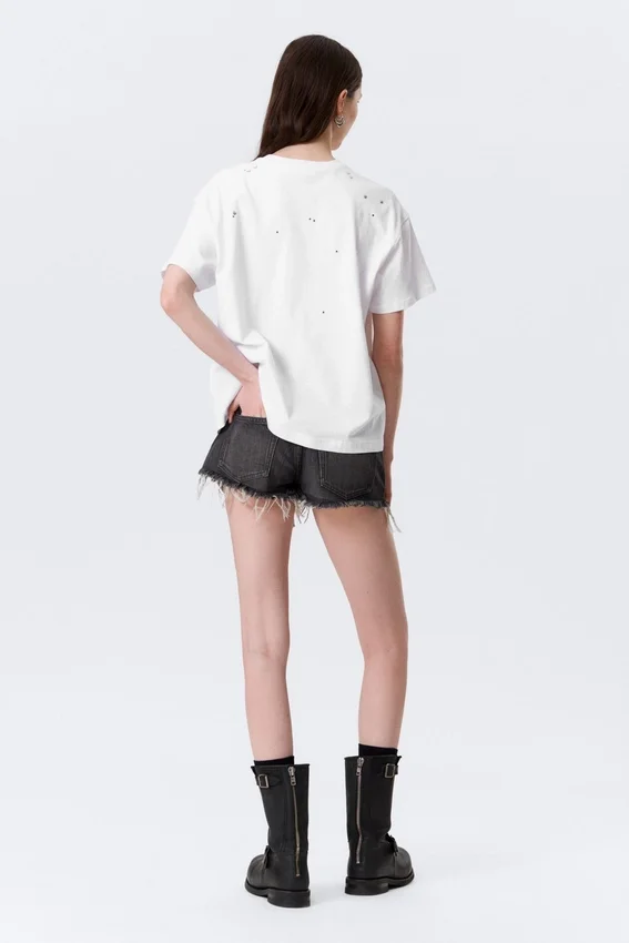 Boxy Studded Graphic T-Shirt – White – Gothic Face Print Boxy Studded Graphic T-Shirt – White – Gothic Face Print