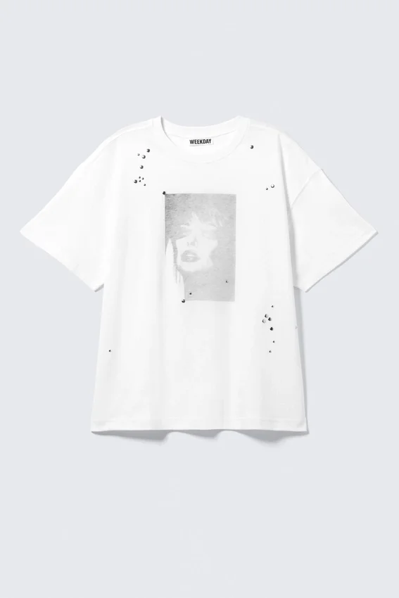 Boxy Studded Graphic T-Shirt – White – Gothic Face Print Boxy Studded Graphic T-Shirt – White – Gothic Face Print