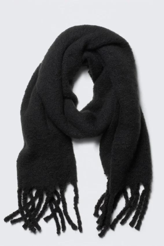 Chunky Fringed Scarf – Black Chunky Fringed Scarf – Black