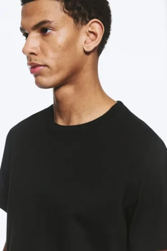 Classic Fit T-Shirt – Black