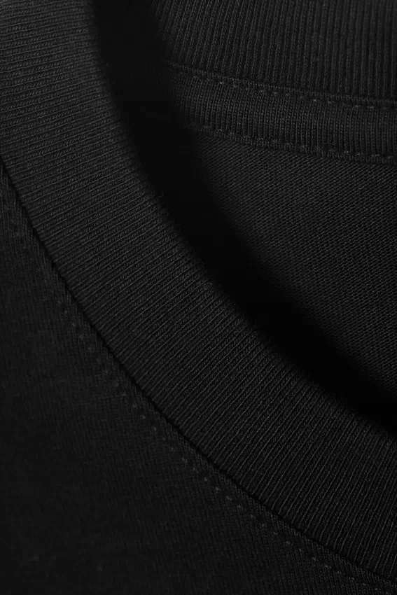 Classic Fit T-Shirt – Black Classic Fit T-Shirt – Black