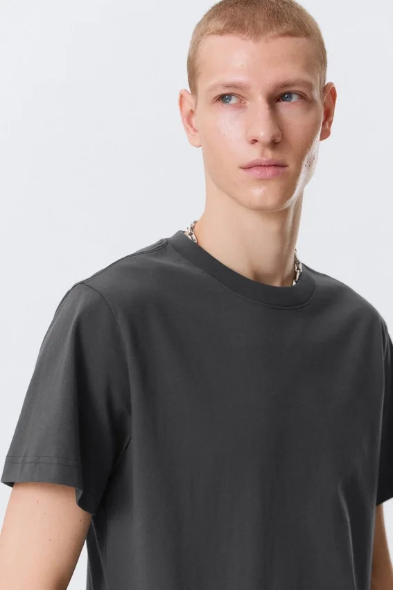 Classic Fit T-Shirt – Dark Grey Classic Fit T-Shirt – Dark Grey