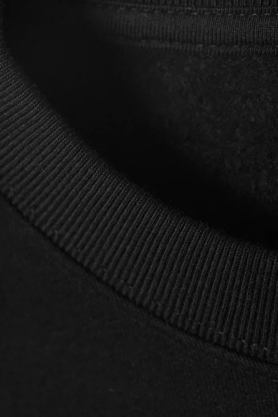 Classic Sweatshirt – Black Classic Sweatshirt – Black