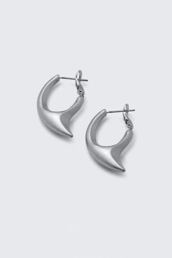 Claw Hoop Earrings – Silver Claw Hoop Earrings – Silver