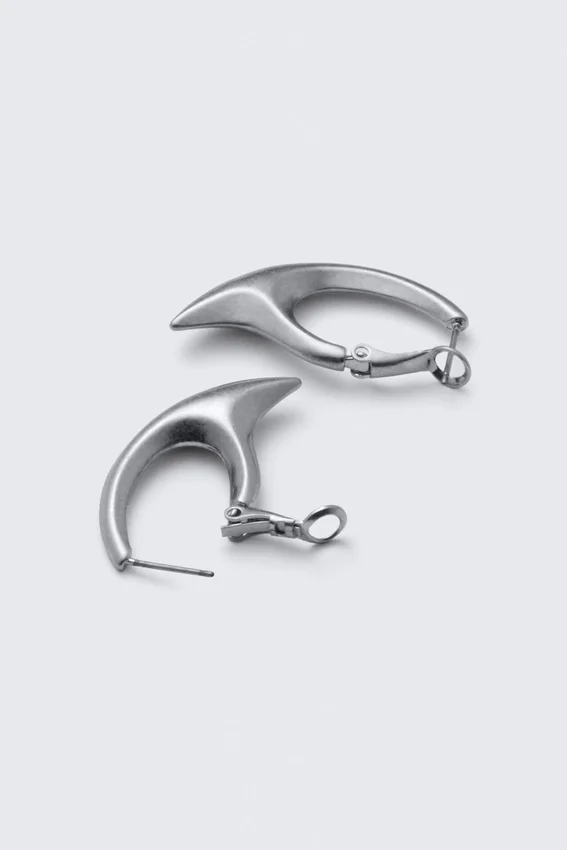 Claw Hoop Earrings – Silver Claw Hoop Earrings – Silver