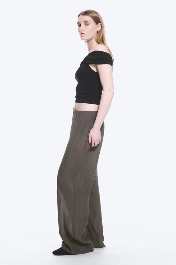 Crinkled Low-Rise Wide-Leg Trousers – Dark Brown Crinkled Low-Rise Wide-Leg Trousers – Dark Brown