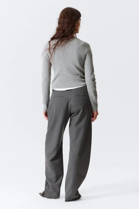 Cropped Knitted V-Neck Cardigan – Grey Melange Cropped Knitted V-Neck Cardigan – Grey Melange