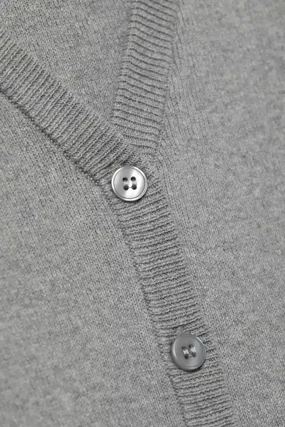 Cropped Knitted V-Neck Cardigan – Grey Melange Cropped Knitted V-Neck Cardigan – Grey Melange