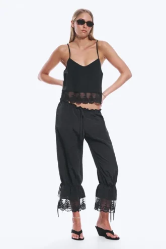 Cropped Lace‑Trim Camisole – Black