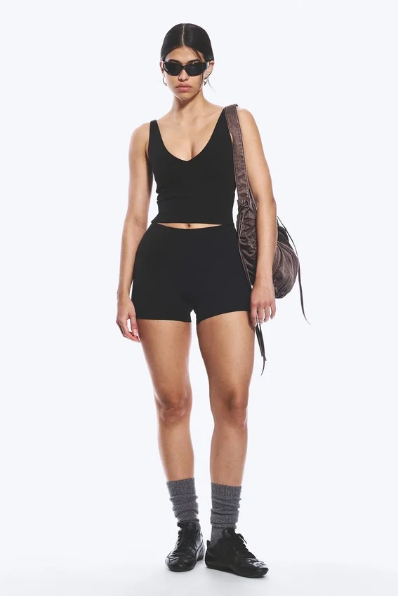Cropped Plunge Sports Top – Black Cropped Plunge Sports Top – Black