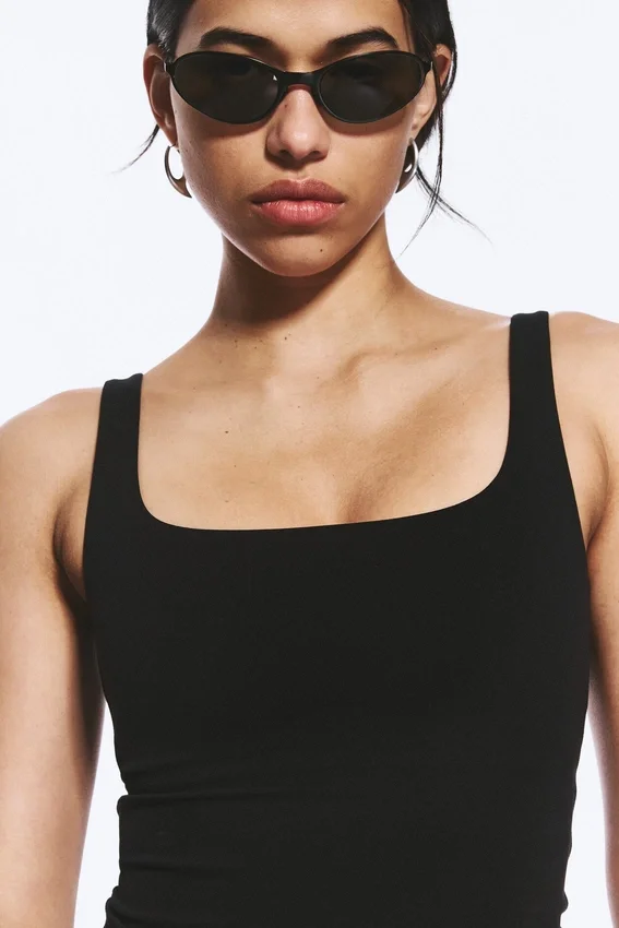 Cropped Sports Top – Black Cropped Sports Top – Black