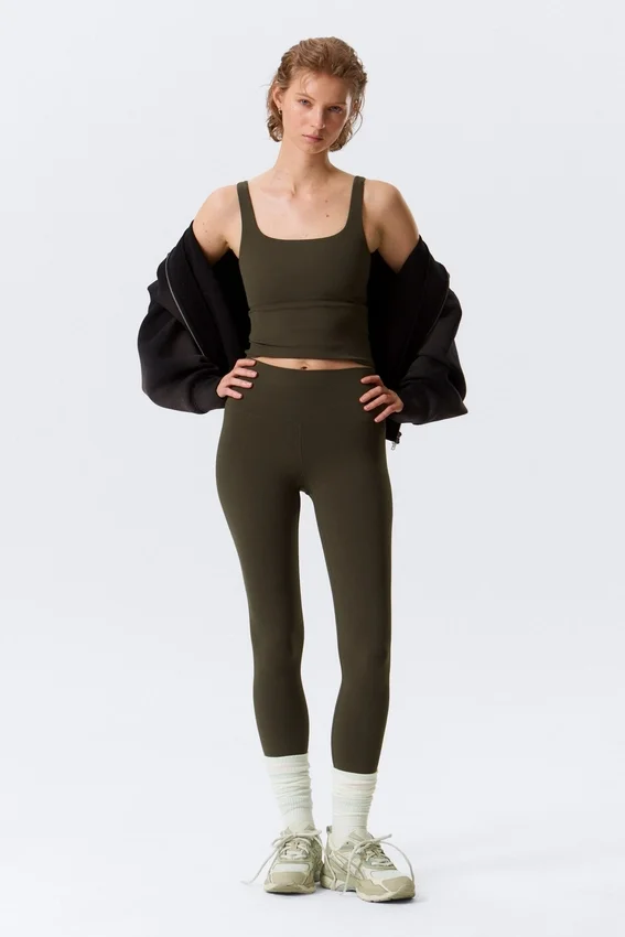 Cropped Sports Top – Dark Brown Cropped Sports Top – Dark Brown