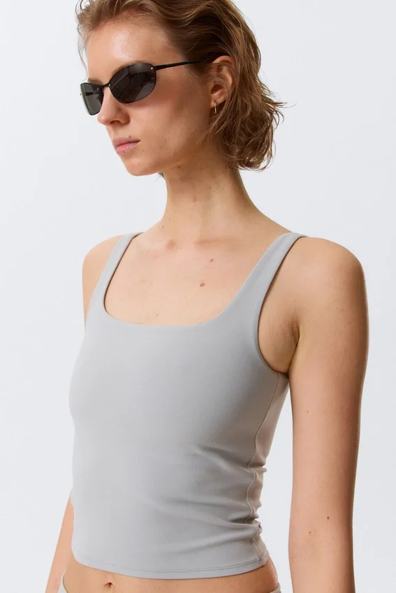 Cropped Sports Top – Light Dusty Grey Cropped Sports Top – Light Dusty Grey