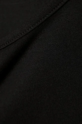 Curved Hem Fitted Modal T-Shirt – Black