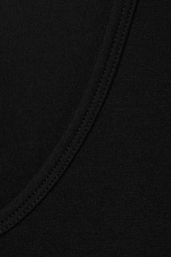 Deep Back Long-Sleeved Top – Black Deep Back Long-Sleeved Top – Black