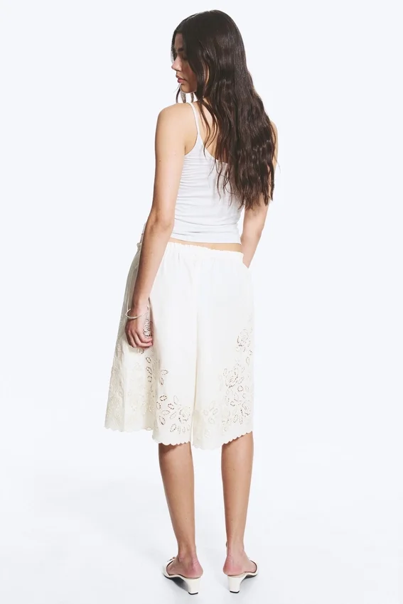 Embroidered Knee Length Cotton Shorts – White Embroidered Knee Length Cotton Shorts – White