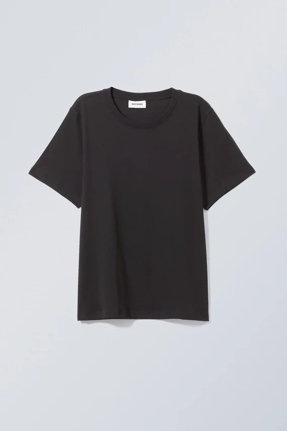 Essence Standard T-Shirt – Black Essence Standard T-Shirt – Black