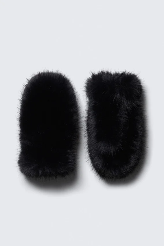Faux Fur Mittens – Black Faux Fur Mittens – Black