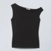 Fitted Asymmetric Top – Black Fitted Asymmetric Top – Black