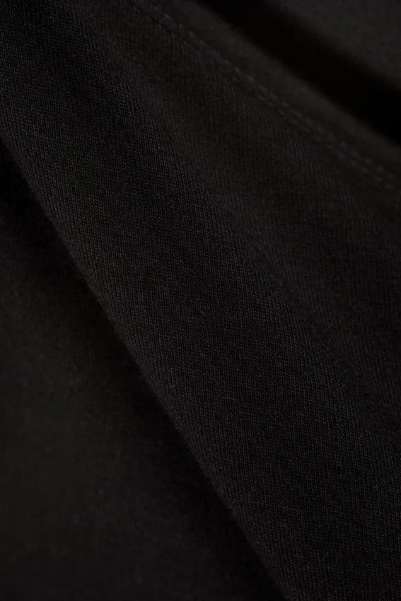 Fitted Asymmetric Top – Black Fitted Asymmetric Top – Black