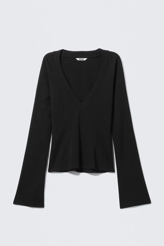 Fitted Flare-Sleeved V-Neck Top – Black Fitted Flare-Sleeved V-Neck Top – Black