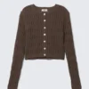 Fitted Long-Sleeved Knitted Cardigan – Dark Brown Fitted Long-Sleeved Knitted Cardigan – Dark Brown