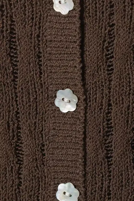 Fitted Long-Sleeved Knitted Cardigan – Dark Brown Fitted Long-Sleeved Knitted Cardigan – Dark Brown