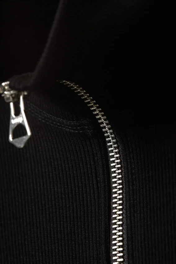 Fitted Long-Sleeved Mock-Neck Zip Top – Black Fitted Long-Sleeved Mock-Neck Zip Top – Black