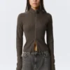 Fitted Long-Sleeved Mock-Neck Zip Top – Washed Dark Grey Fitted Long-Sleeved Mock-Neck Zip Top – Washed Dark Grey