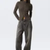 Fitted Long-Sleeved Mock-Neck Zip Top – Washed Dark Grey Fitted Long-Sleeved Mock-Neck Zip Top – Washed Dark Grey