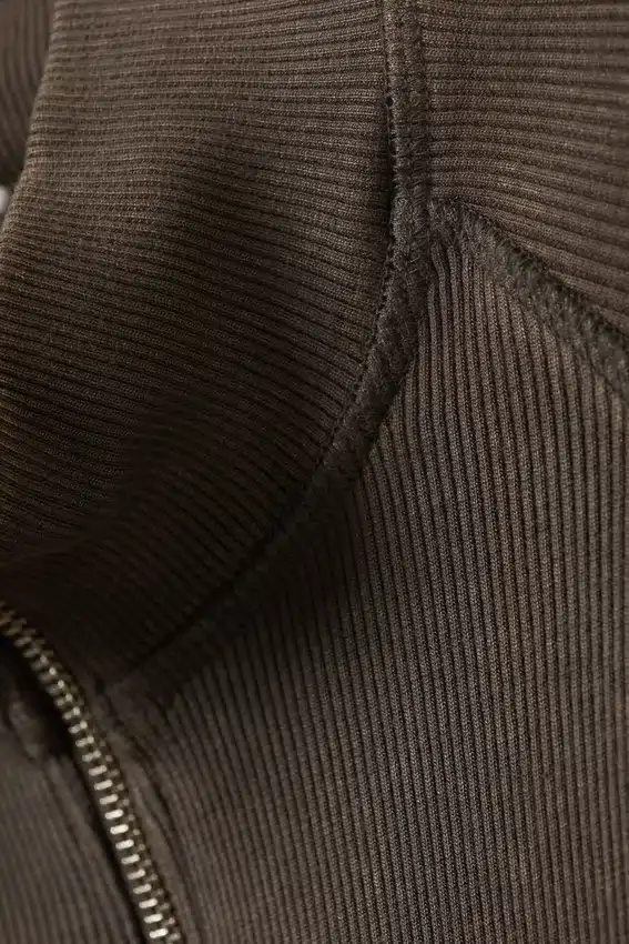 Fitted Long-Sleeved Mock-Neck Zip Top – Washed Dark Grey Fitted Long-Sleeved Mock-Neck Zip Top – Washed Dark Grey