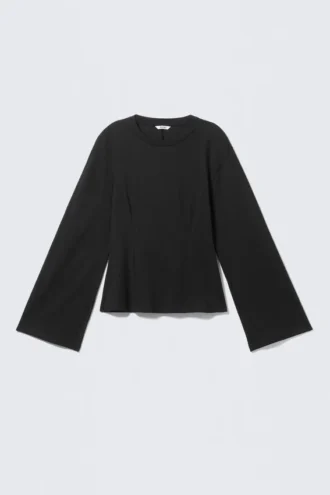 Fitted Long-Sleeved Top – Black