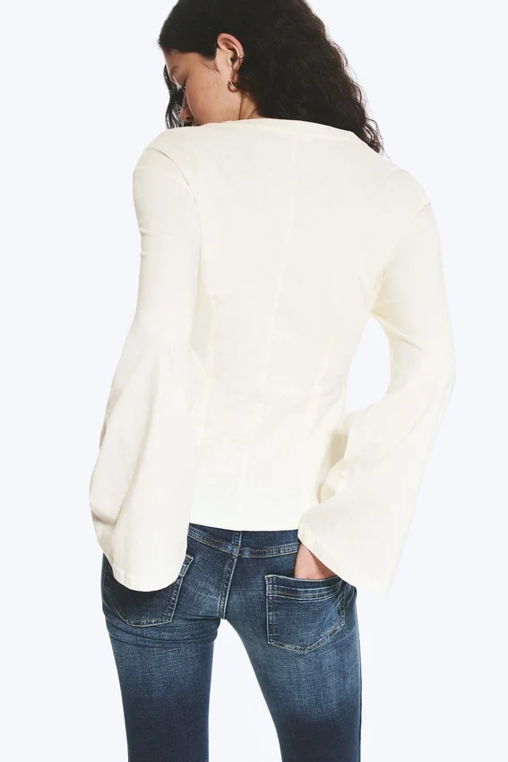 Fitted Long-Sleeved Top – Dusty White Fitted Long-Sleeved Top – Dusty White